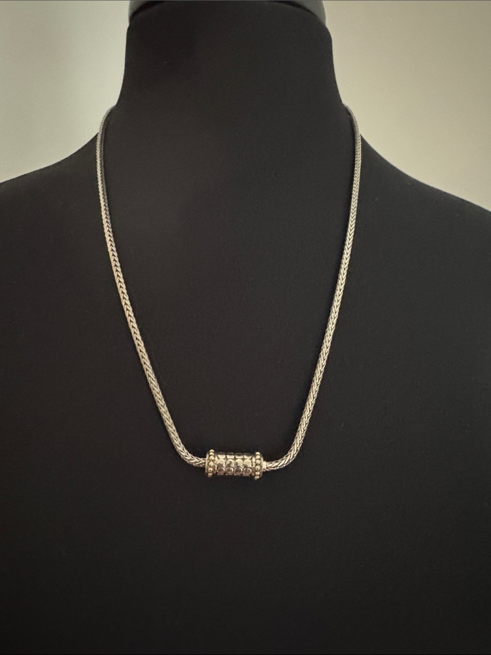 Silver Tone Textured Barrel Magnetic Clasp 24”Necklace EUC